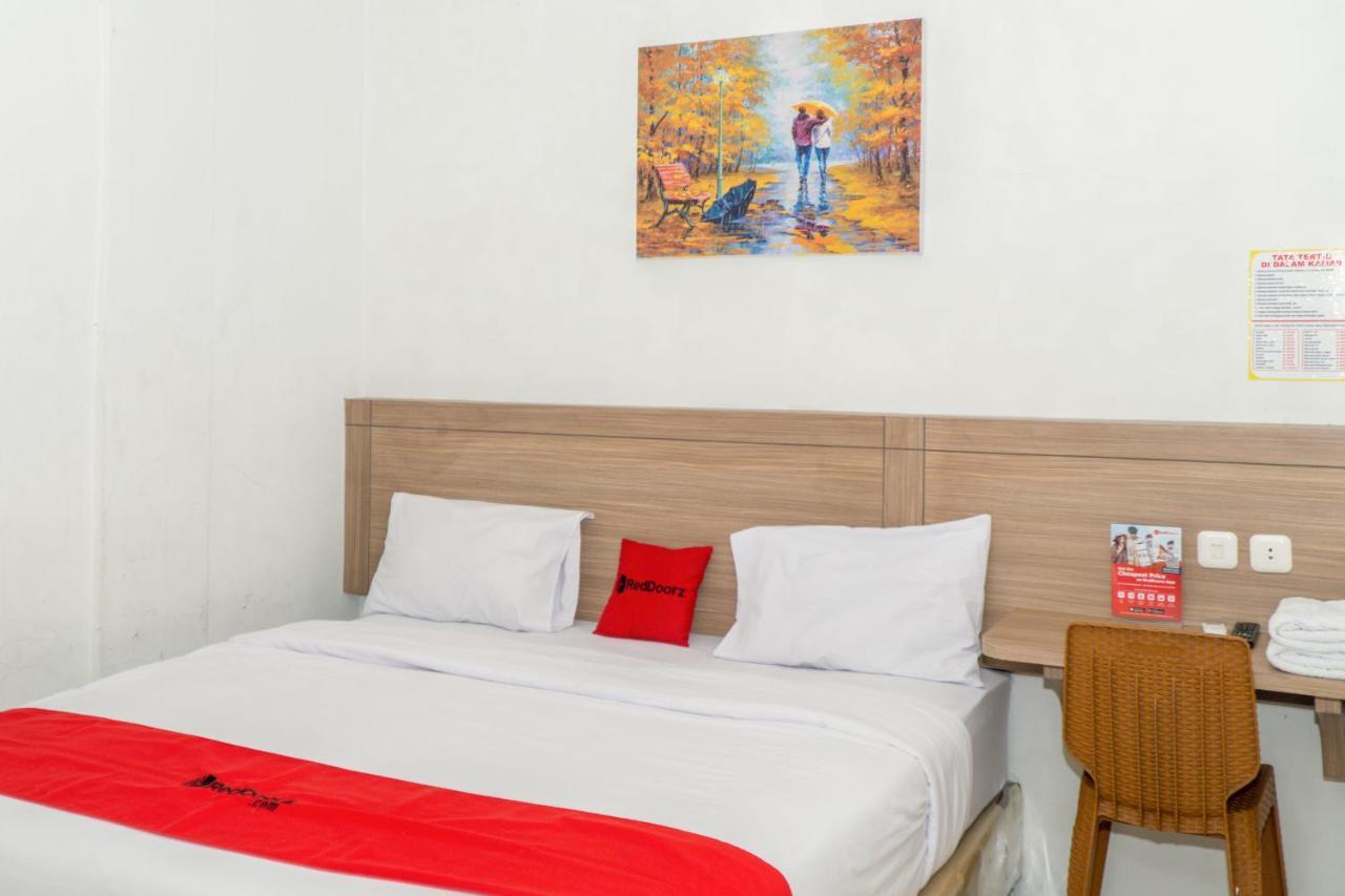 Reddoorz @ Jalan Wahidin Medan Hotel Exterior photo